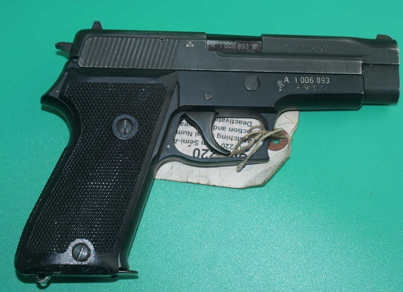 SIG 220 Semi-Auto pistol (AE13 DA0086) deactivated to EU Spec